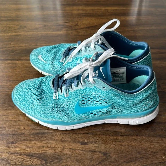 Athletic shoes - Picture 2 of 4